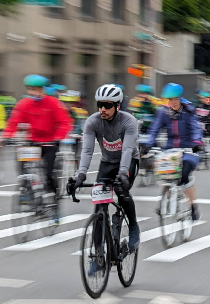 Jochen Brennecke Photography cyclists wave New York