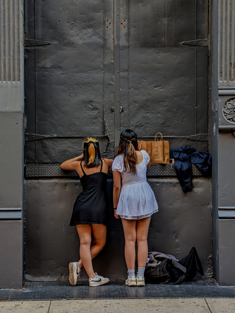 Jochen Brennecke Photography back wards New York